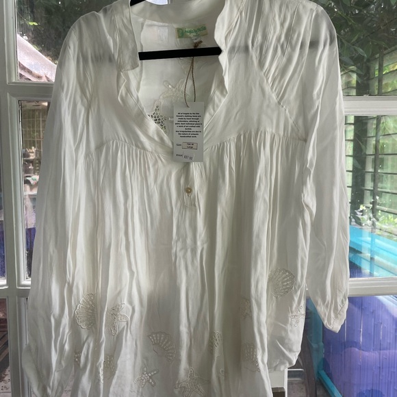 Beautiful long sleeve sea life button-down top made in Indonesia, size large - Picture 9 of 9